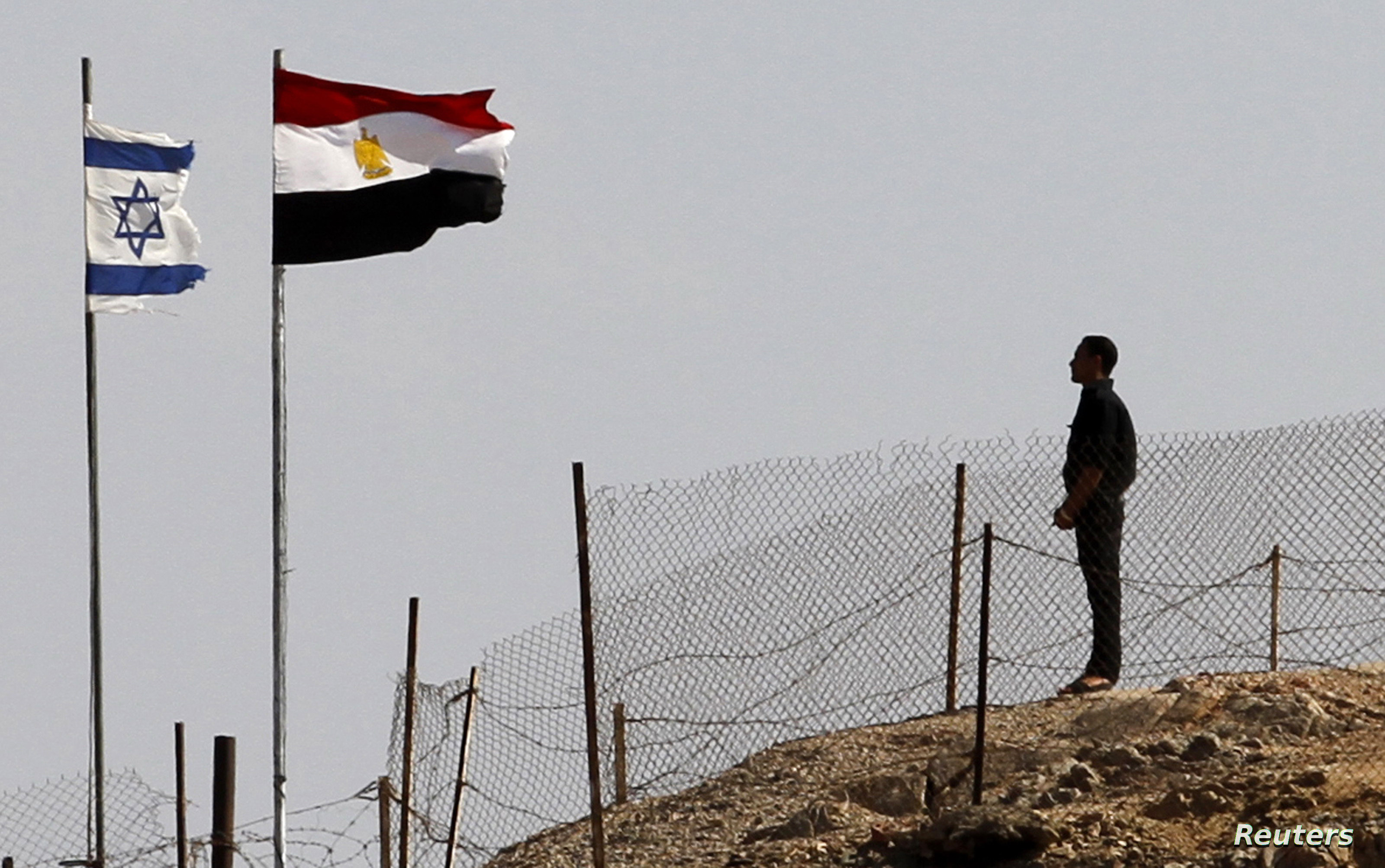 جيش الإحتلال الإسرائيلي يعترف بقصف موقع مصري و”أدرعي“ يقول إنه بالخطأ
