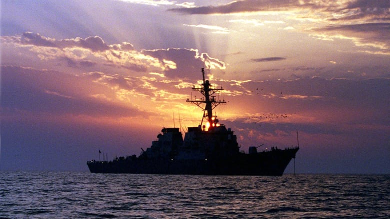 سفينة حربية أمريكية قرب اليمن تعترض عدد من الصواريخ