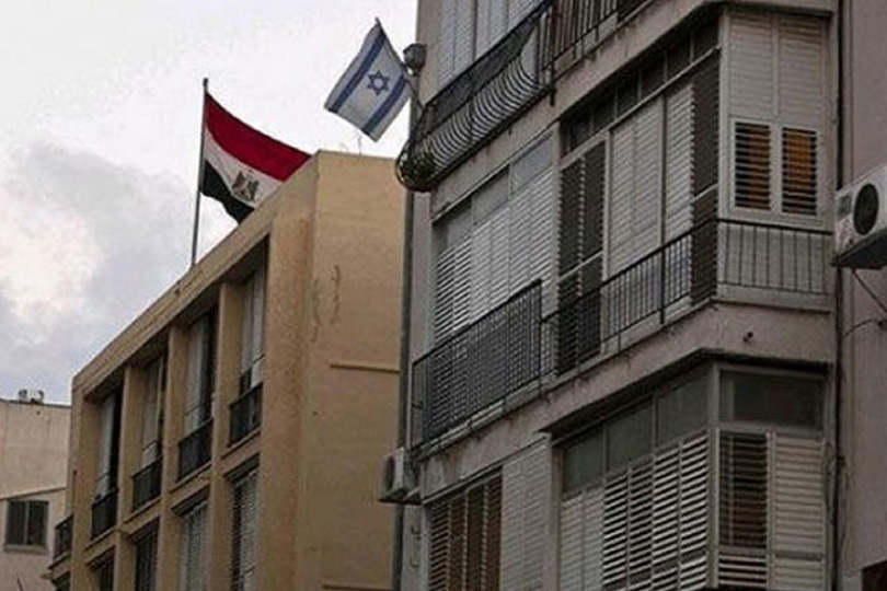 إسرائيل تسحب سفيرها لدى مصر وتبدأ بإخلاء طاقم سفارتها من القاهرة