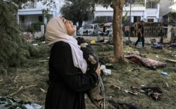 طوفان الأقصى: فلسطينيون يبحثون عن أشلاء ضحاياهم بعد قصف المستشفى في مدينة غزة: “كلهم ماتوا”