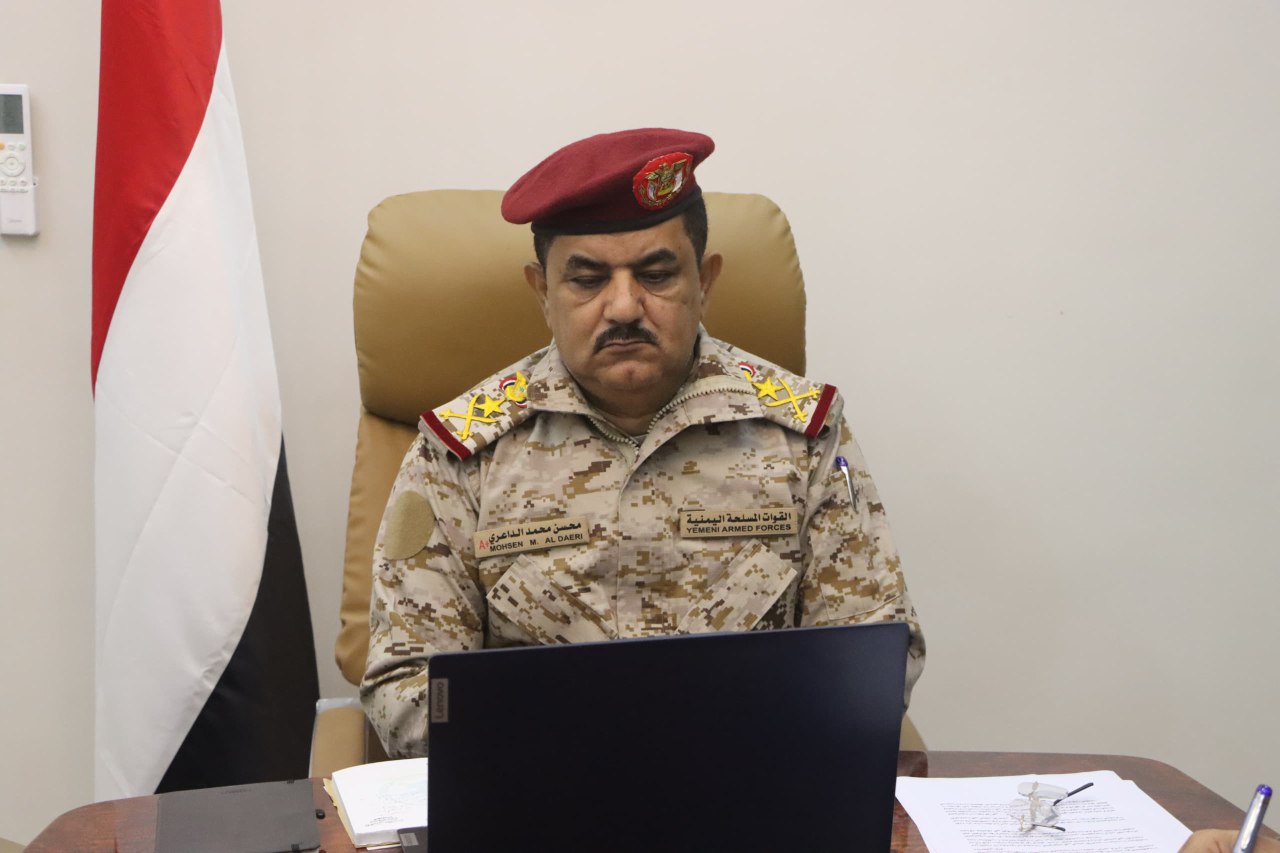 وزير الدفاع اليمني يطالب بدور أوروبي في مكافحة تهريب الأسلحة الإيرانية للحوثيين