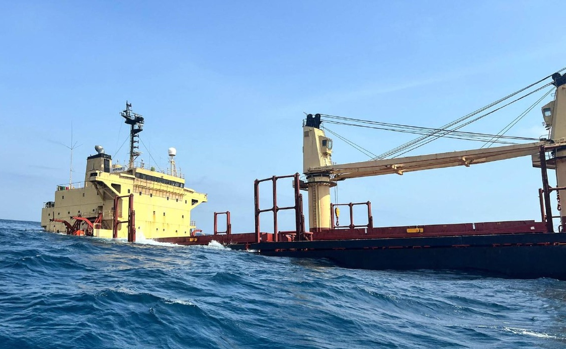 تحركات حكومية لتفويض محام دولي لإلزام ملاك السفينة “روبيمار” المساعدة في إزالة الخطر