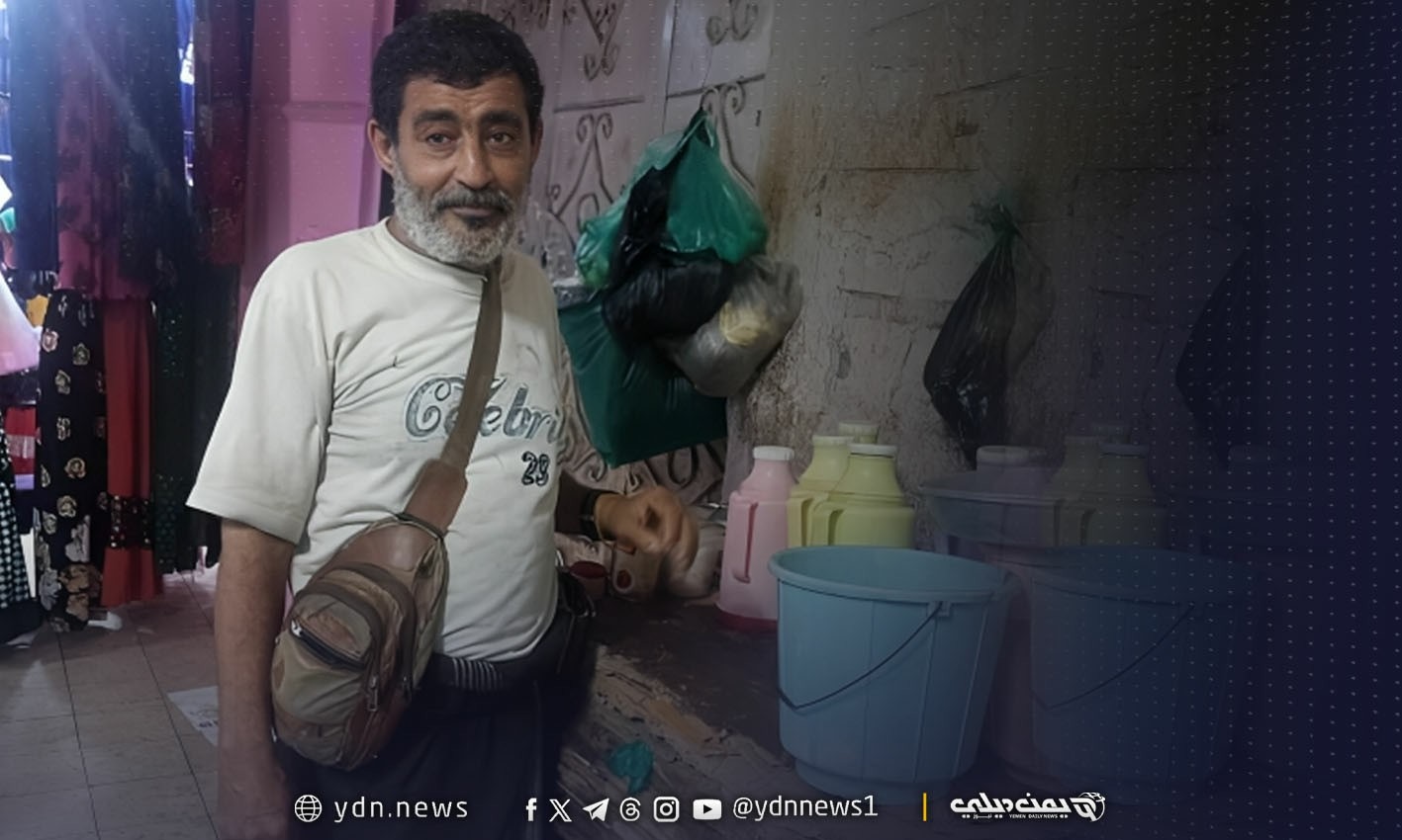 “عبد الستار سيف”.. خمسيني يبيع الشاي في شوارع الشيخ عثمان بعدن منذ 35 عاماً