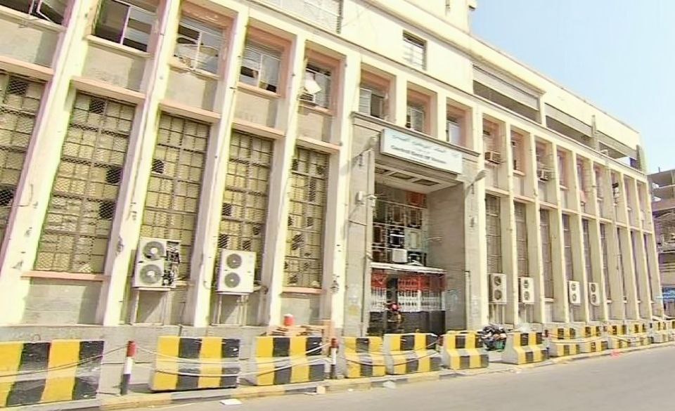 البنك المركزي اليمني ينشر مبررات إلزام البنوك بنقل مراكز عملياتها إلى عدن