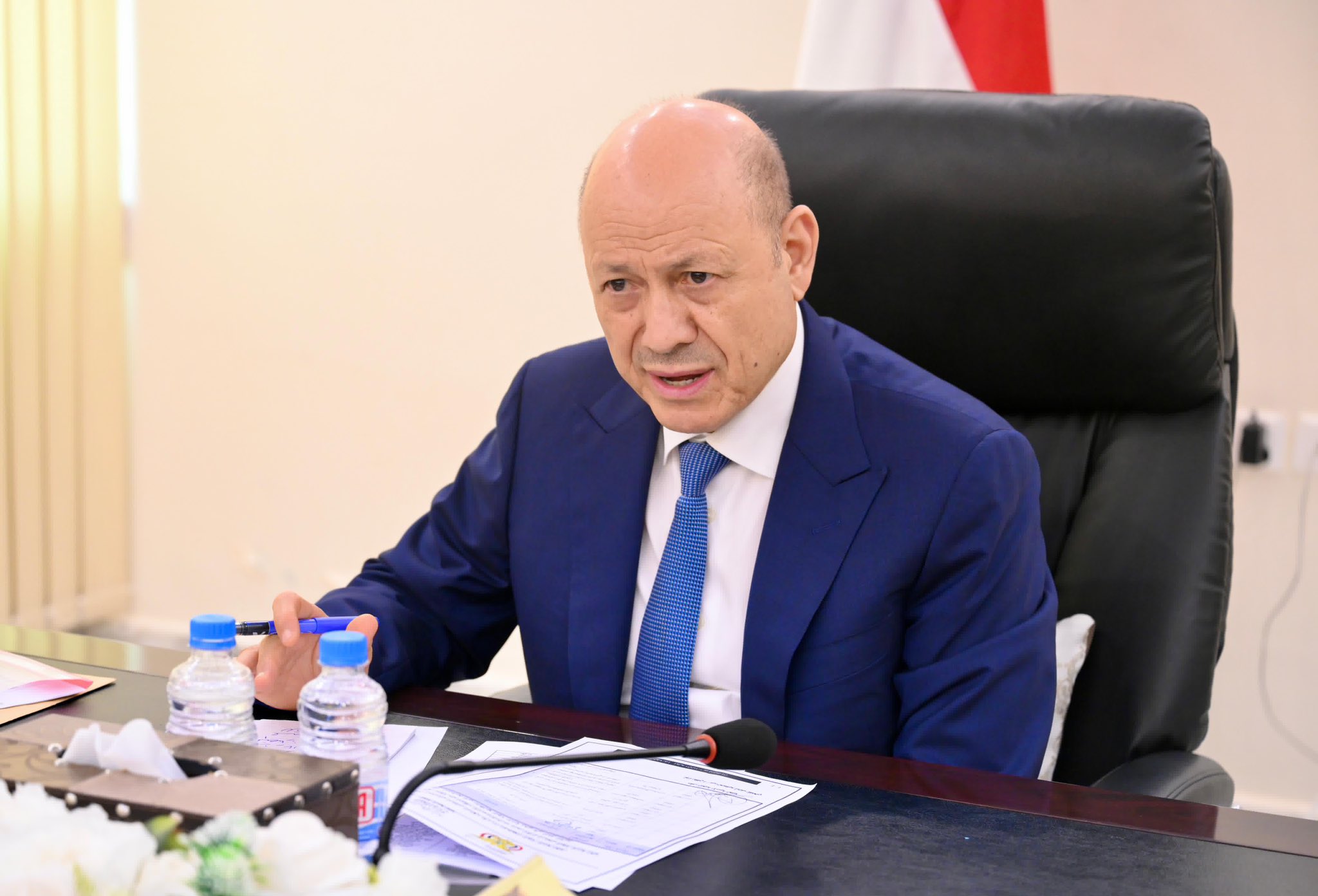 “رشاد العليمي” يدعو “الرئاسي” لاجتماع طارئ لمراجعة التطورات الأخيرة “رشاد العليمي” يدعو “الرئاسي” لاجتماع طارئ لمراجعة التطورات الأخيرة