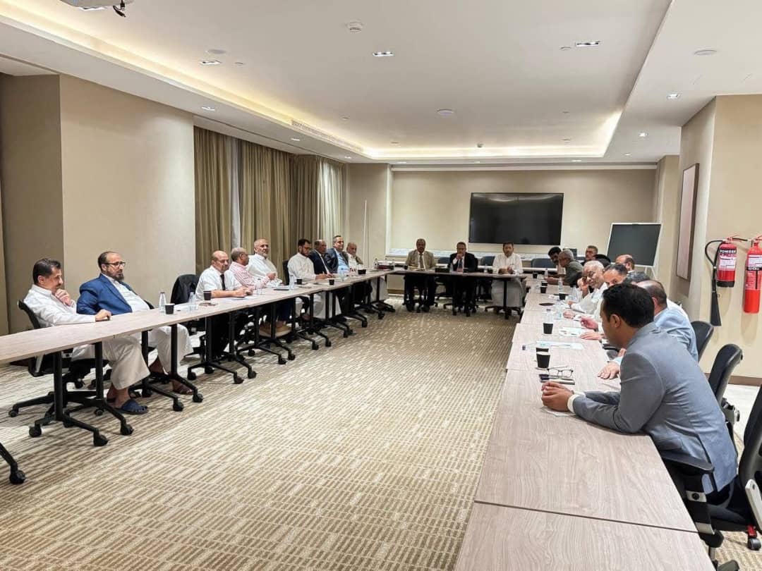 الأحزاب اليمنية تعلن دعمها المطلق للإجراءات التي ستتخذها الرئاسة والحكومة دفاعًا عن السيادة الوطنية الأحزاب اليمنية تعلن دعمها المطلق للإجراءات التي ستتخذها الرئاسة والحكومة دفاعًا عن السيادة الوطنية