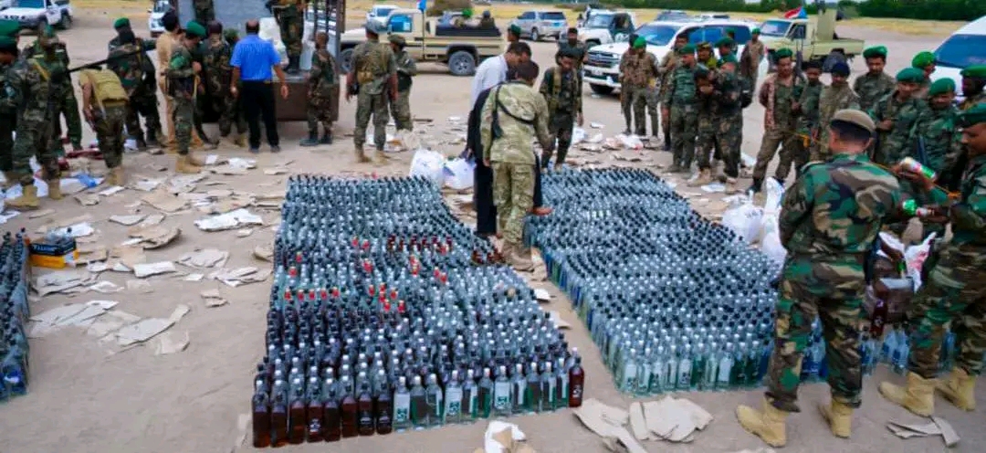 مسؤول أمني في عدن: اخترنا ديسمبر لإتلاف الخمور تزامناً مع الكرسمس والأعياد التافهة (فيديو)