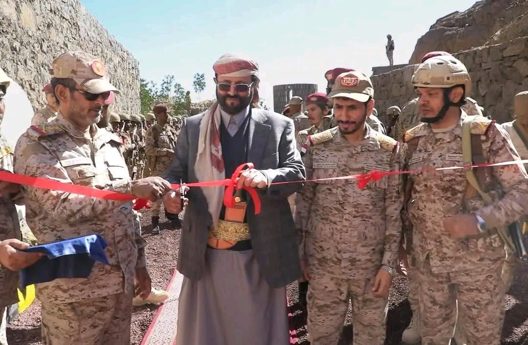 سبأ: “العرادة” يفتتح مقراً جديداً للمنطقة العسكرية السادسة ويشدد على الاستعداد “التام” للتحديات