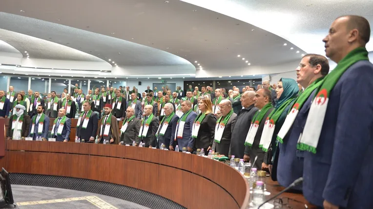 البرلمان الجزائي يصادق على قانون يجرّم الاحتلال الفرنسي