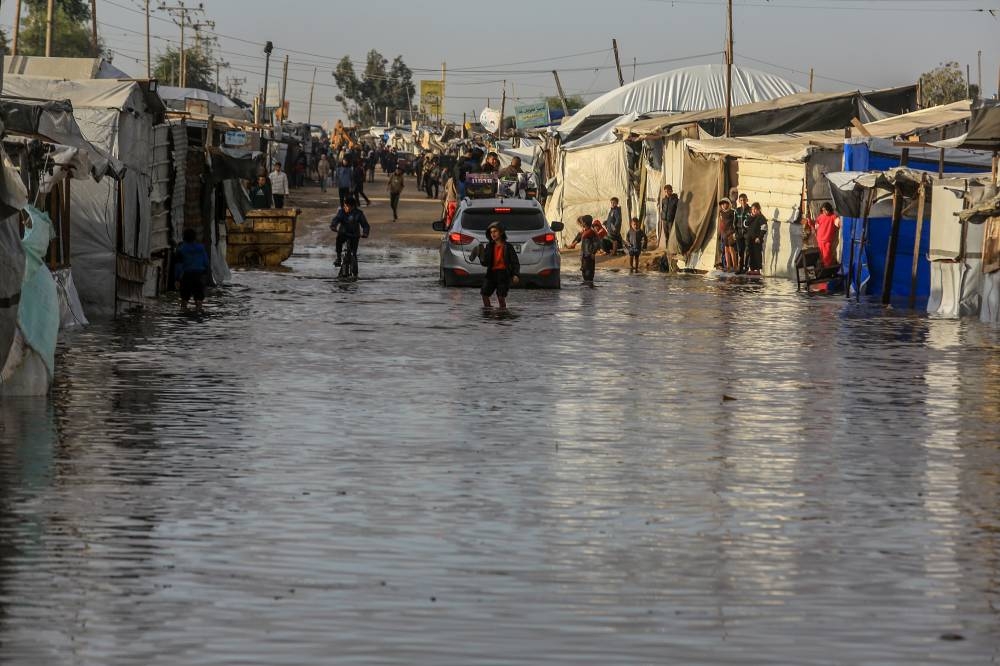 الدفاع المدني الفلسطيني: وفاة 25 بينهم 6 أطفال نتيجة المنخفض الجوي