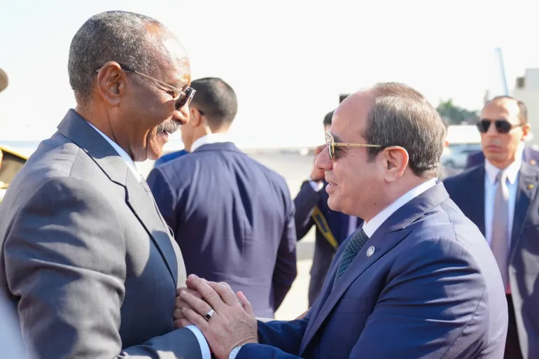 خلال لقائه بالبرهان.. الرئيس السيسي يؤكد موقف مصر الداعم لوحدة السودان