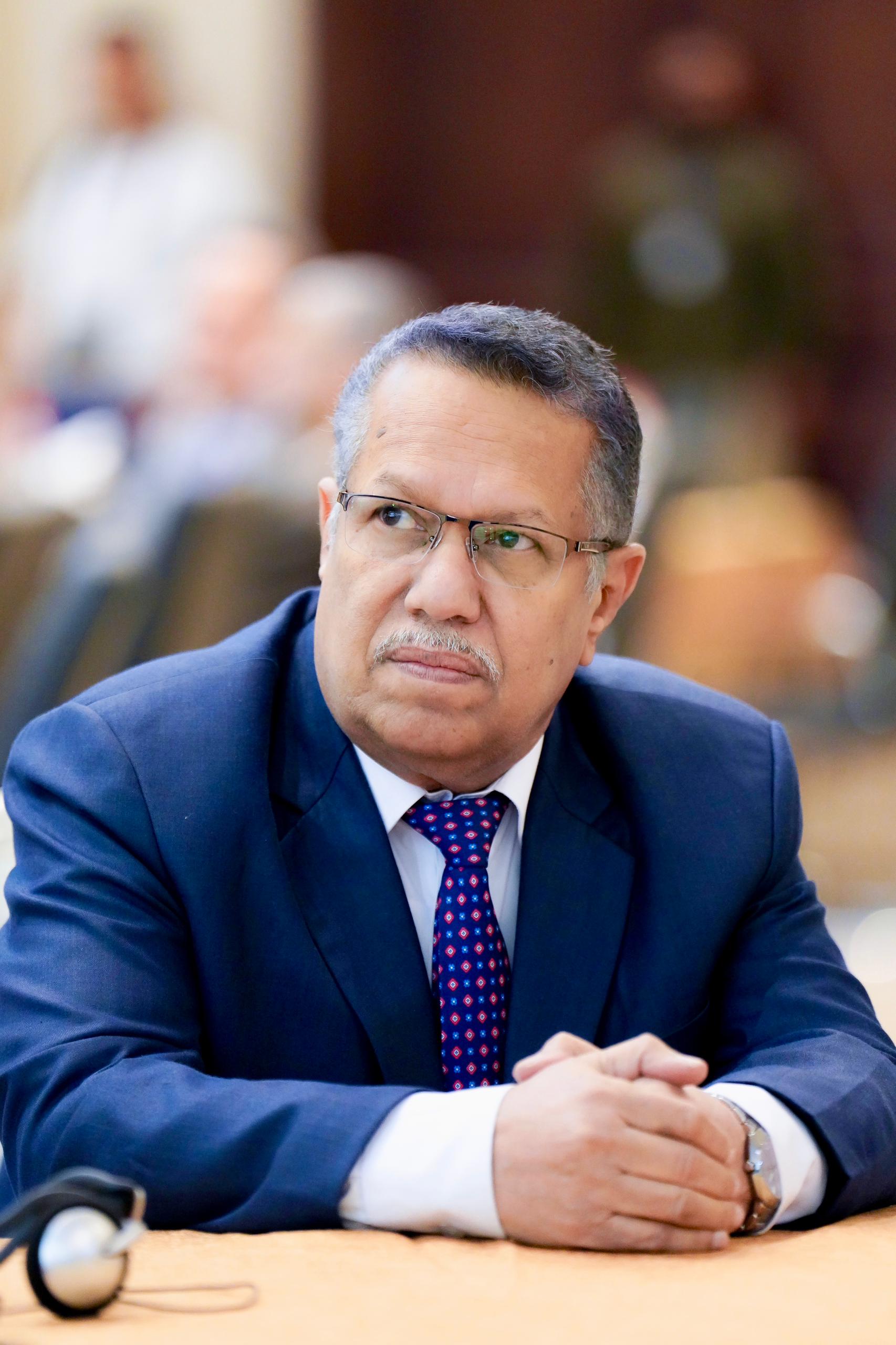 رئيس الشورى اليمني يدعو الانتقالي لـ “سحب” قواته وتغليب العقل