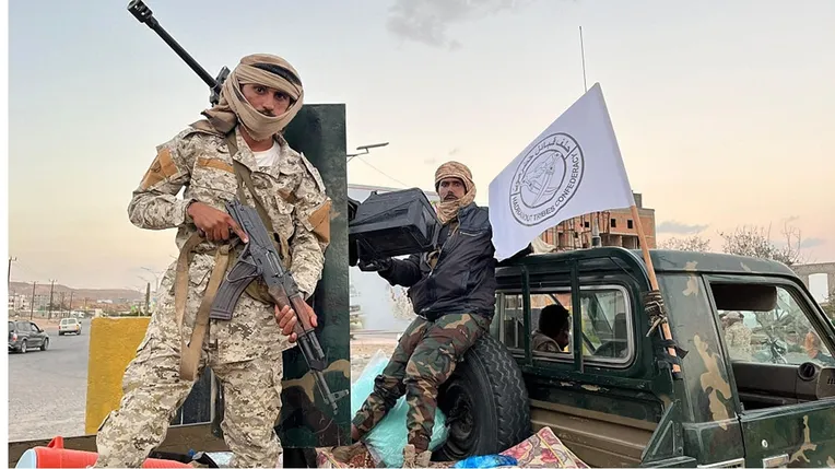 الداخلية اليمنية: وفاة 7 من قوات درع الوطن وإصابة آخرين بحادث سير في العبر بحضرموت