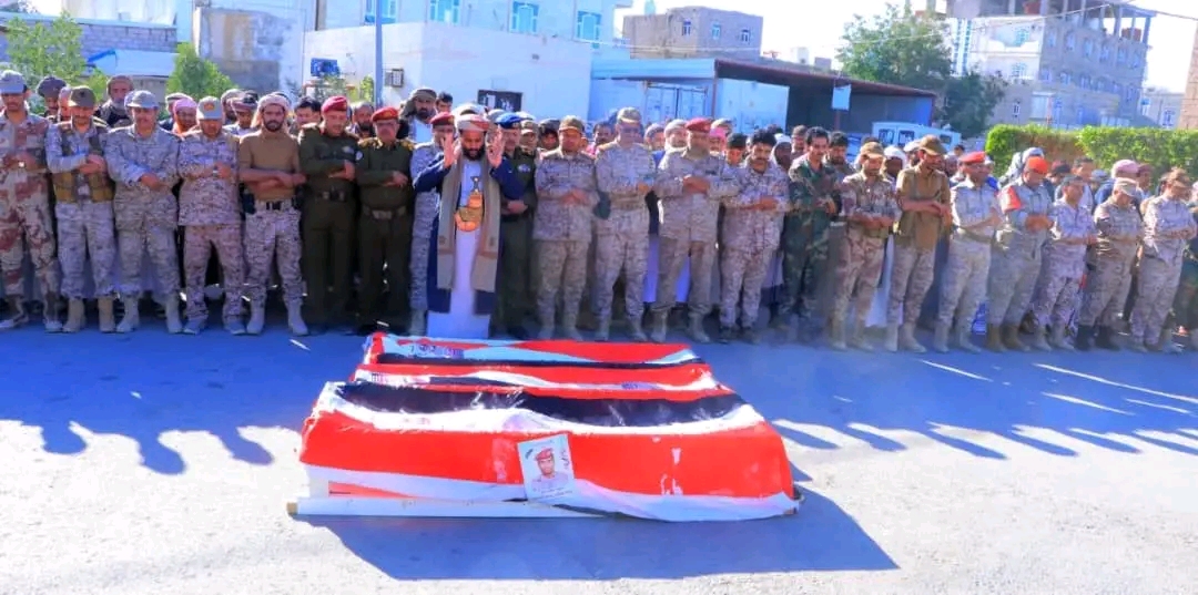 تشييع جثامين ثلاثة جنود في الجيش اليمني بمأرب قُتلوا خلال مواجهات مع الحوثيين