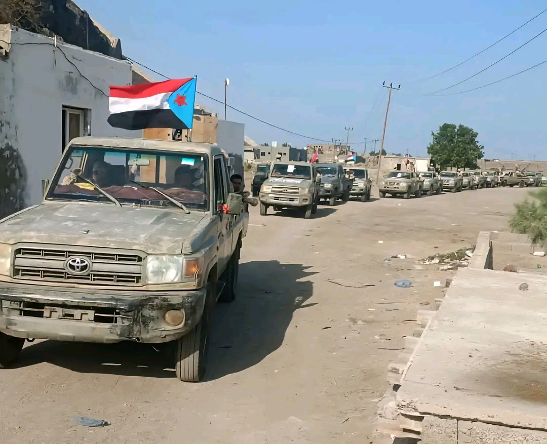 قوات العمالقة تعلن إعادة تموضع قواتها في عدن وتسلّم معسكر جبل حديد