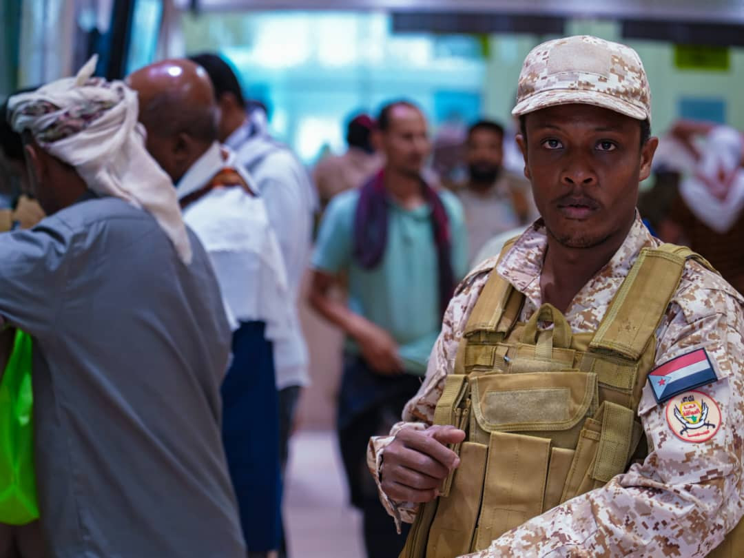 تدشين صرف رواتب تشكيلات عسكرية بينها ألوية العمالقة بدعم سعودي