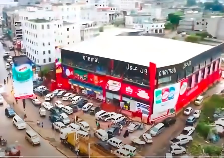 سكان محليون في إب: وصول مسلحين من خولان إلى المدينة للسيطرة على مركز تجاري