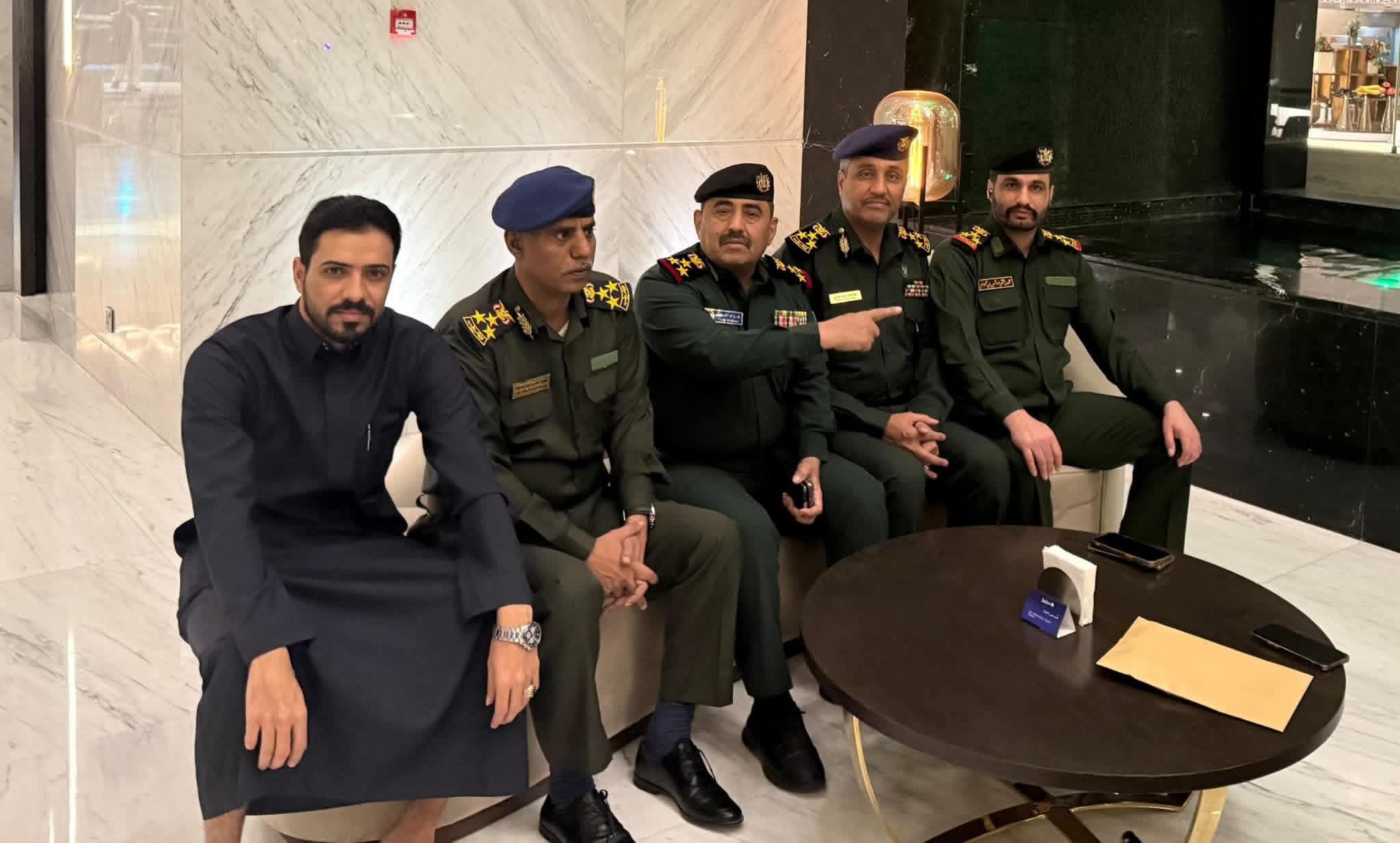 قيادأت امنية من محافظات شرق اليمن تصل السعودية (الأسماء)