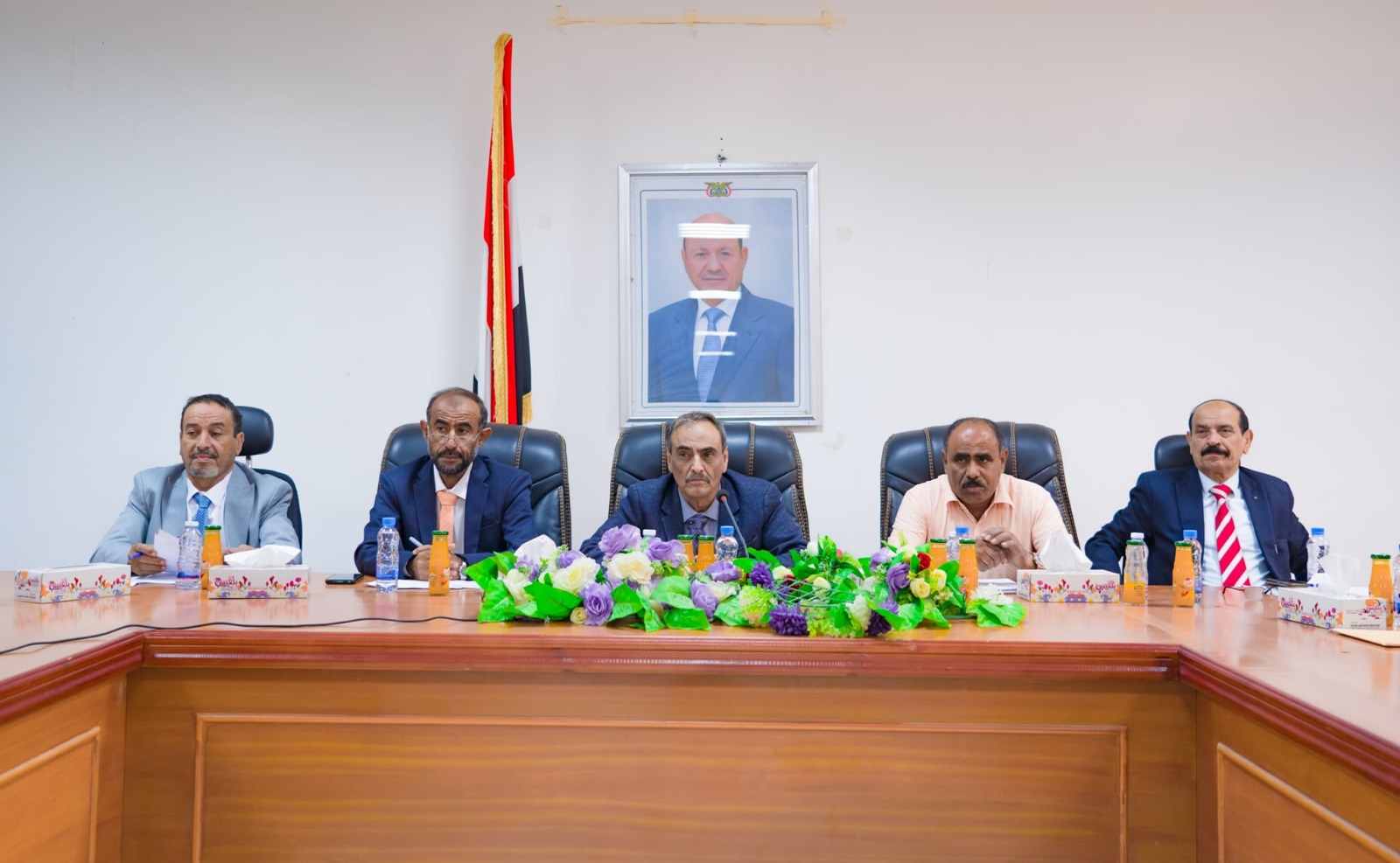 المكتب التنفيذي لمحافظة شبوة: توجيهات رئيس مجلس القيادة هي الإطار الجامع لإدارة المرحلة