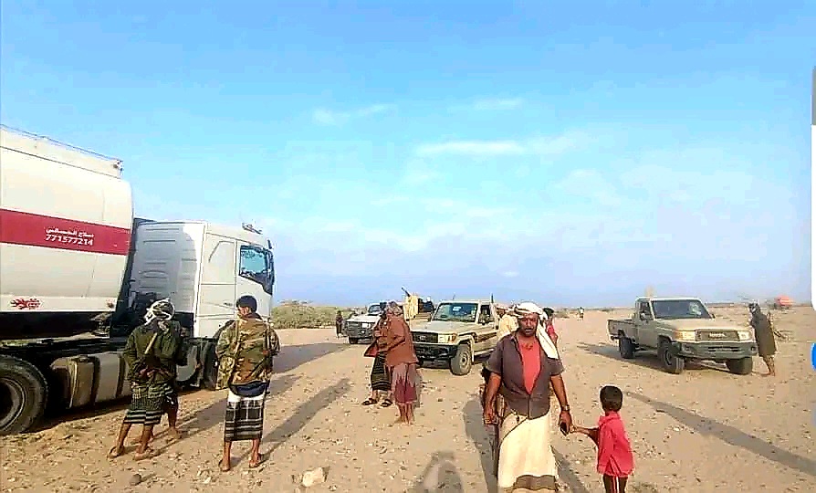 أبين.. إصابة جنديين من قوات الطوارئ في اشتباك مع مسلحين احتجزوا وقود كهرباء عدن