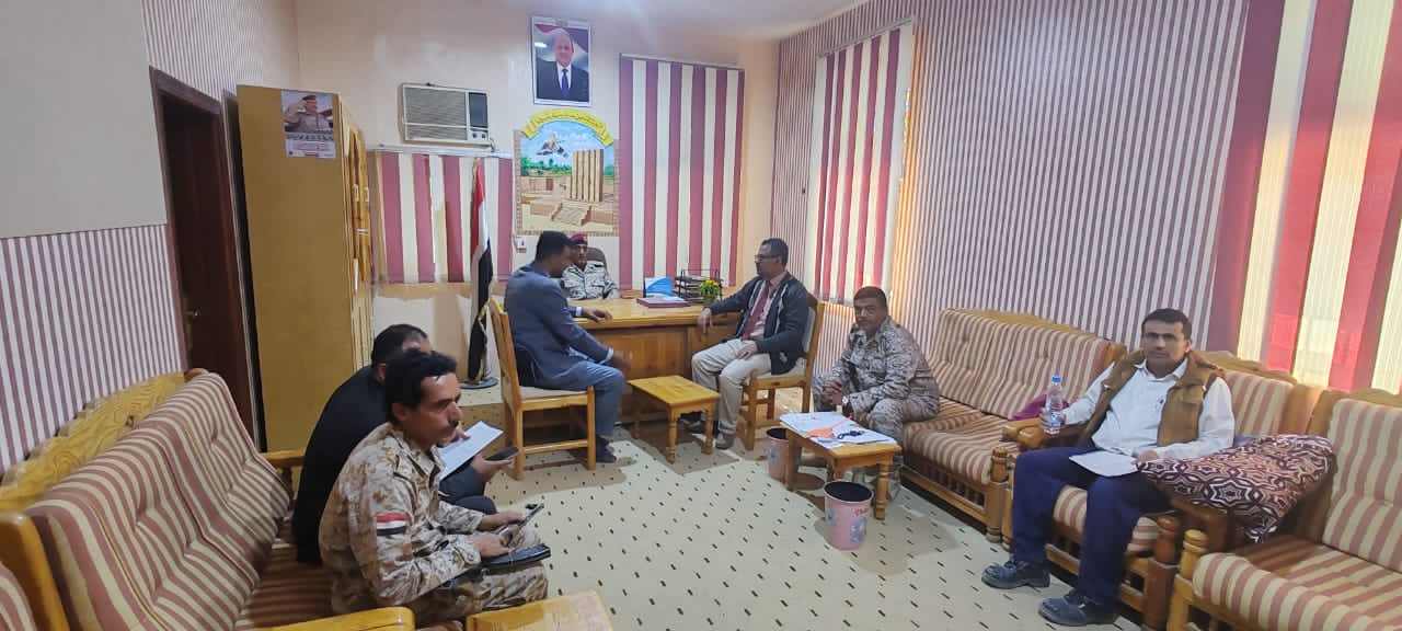 الجيش اليمني ينفذ عملية تفتيش مفاجئة للسجون العسكرية في مأرب