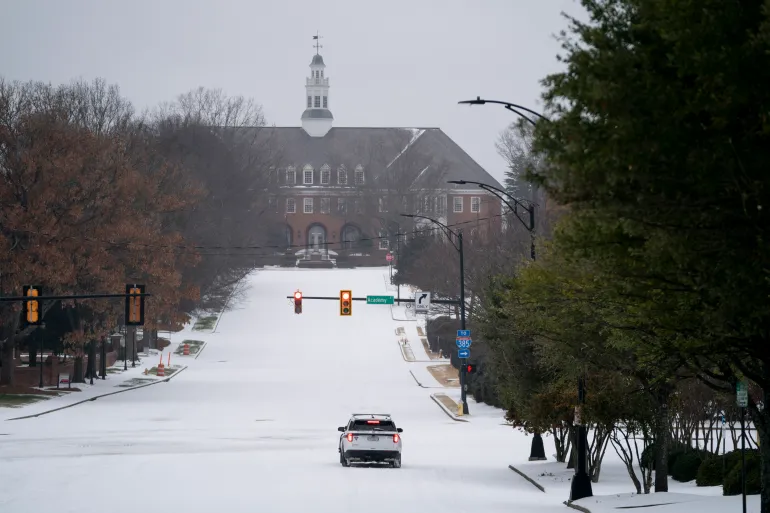 أمريكا.. العاصفة “فيرن” تخلف 30 قتيل وانقطاع واسع للكهربائي