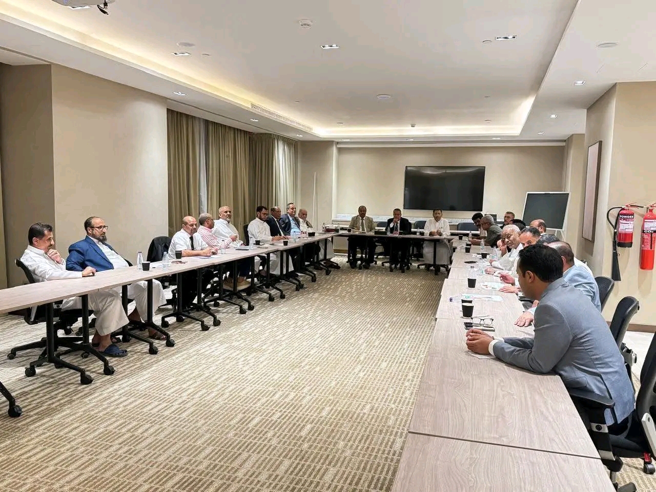 تكتل الأحزاب اليمنية تعليقاً على أحداث عدن: حماية مؤسسات الدولة مسؤولية وطنية جامعة