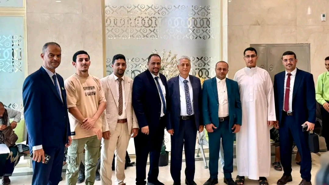 بدء توزيع المرتبات السعودية لمنتسبي القضاء في خمس محافظات يمنية