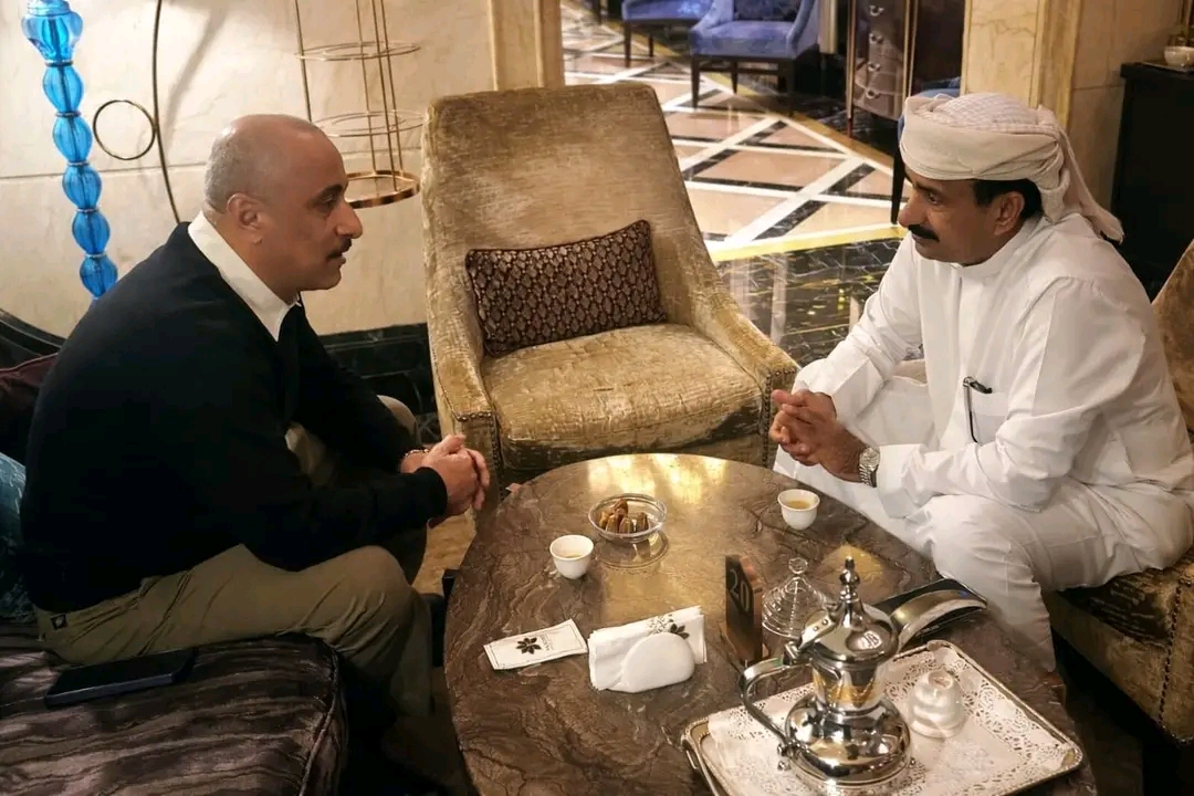 خفر السواحل اليمنية يناقش إحكام السيطرة على المنافذ البحرية لسواحل شبوة