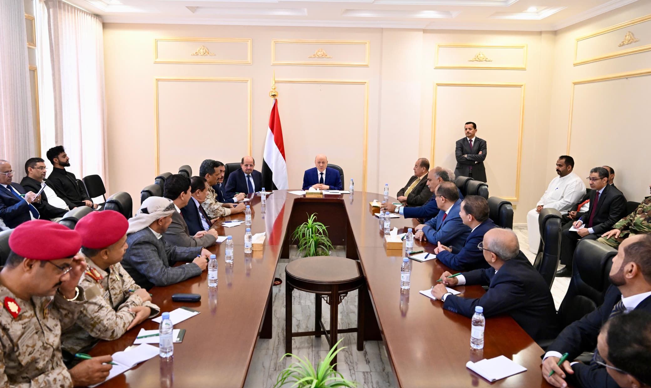 “العليمي” خلال لقائه قيادات الضالع: المرحلة المقبلة تتطلب الاستفادة من دروس الماضي