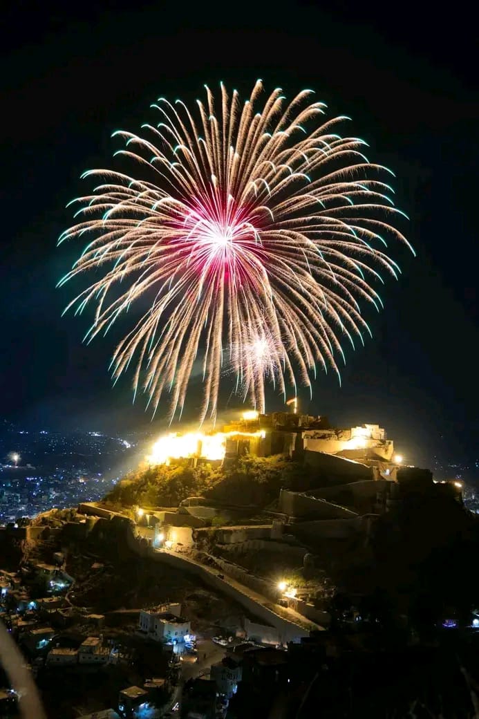 فعالية ليلية وإطلاق للألعاب النارية في تعز بمناسبة مرور 15 عام على ثورة 11 فبراير