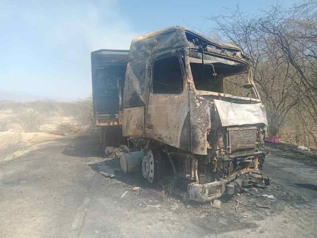 مصادر محلية: وفاة 16 مسافرًا بينهم امرأة وطفلها في حادث سير بمحافظة أبين