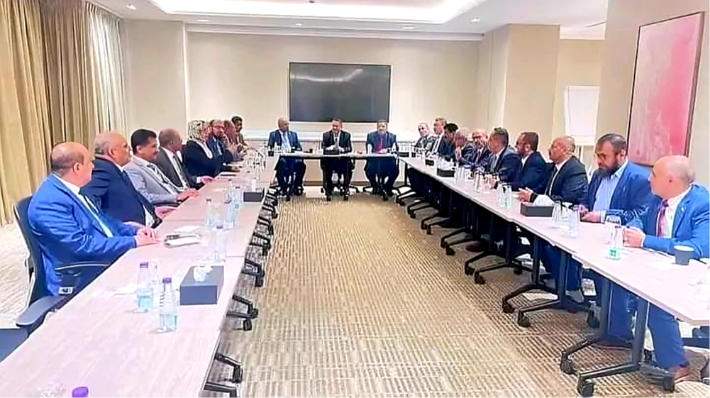 الأحزاب والمكونات اليمنية تطالب بتحرك جاد لاستعادة صنعاء وترتيب القوى العسكرية في عدن