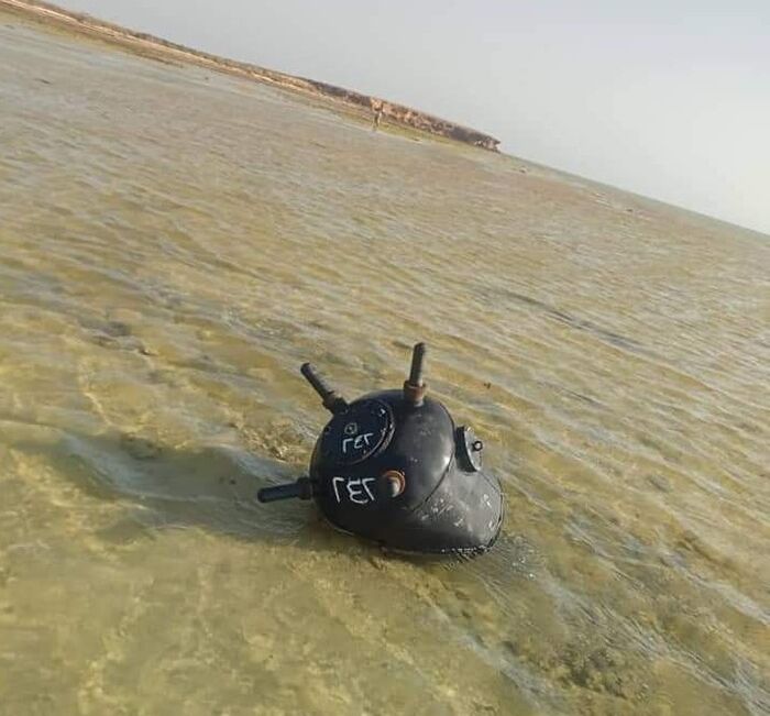 الداخلية اليمنية: وفاة 4 بحارة وإصابة آخرين بانفجار لغم بحري في سفينة قرب ميناء الصليف