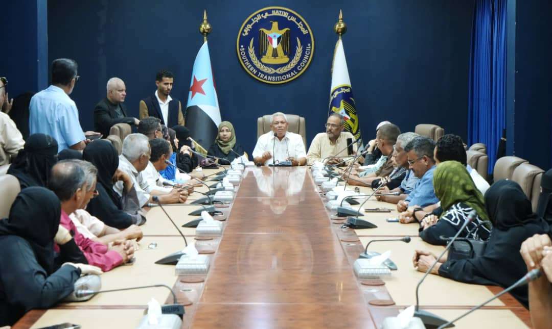 المجلس الانتقالي يقول إنه استعاد مقره في عدن “سلمياً” ويعقد اجتماعاً فيه
