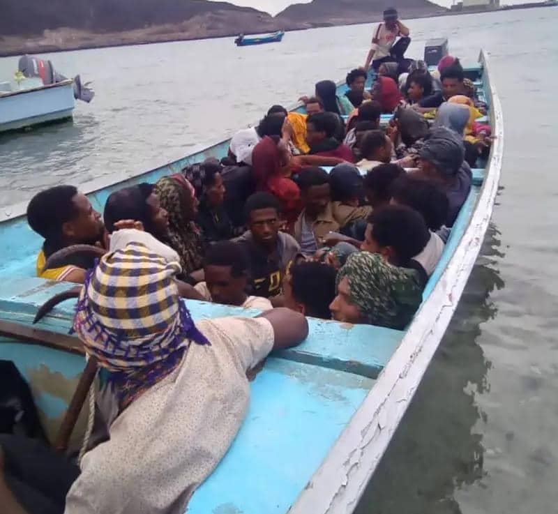 خفر السواحل اليمنية: ضبط قارب يقل مهاجرين أفارقة شرق جزيرة ميون