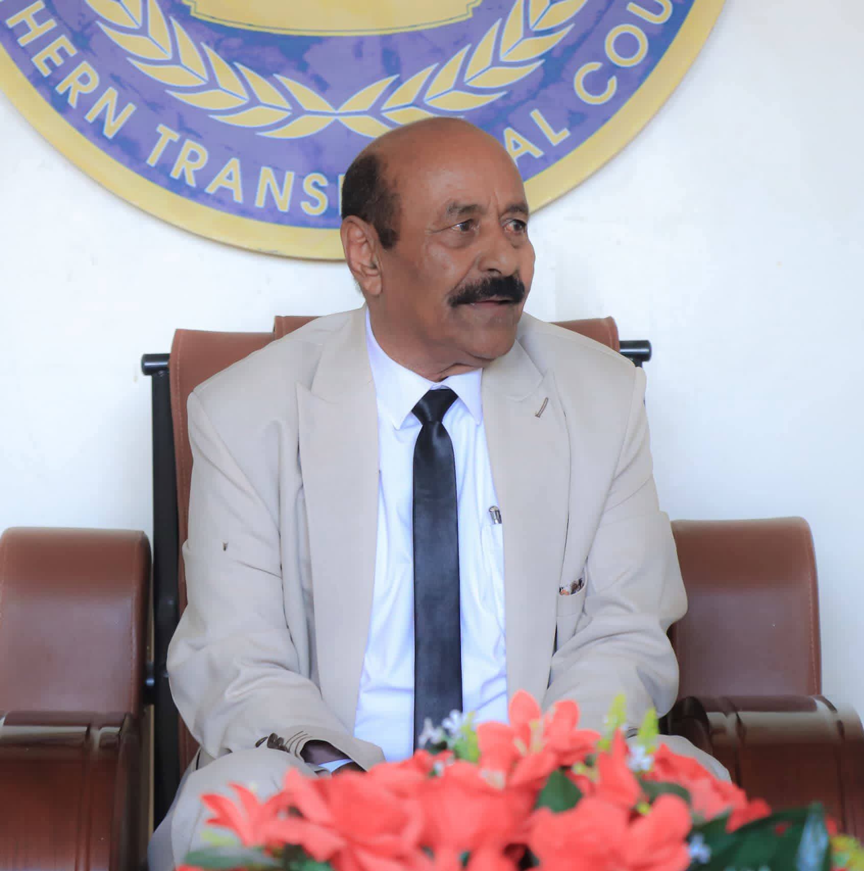 أوامر قهرية بالقبض على رئيس فرع الانتقالي في شبوة لتورطه بأحداث عتق “الدامية”