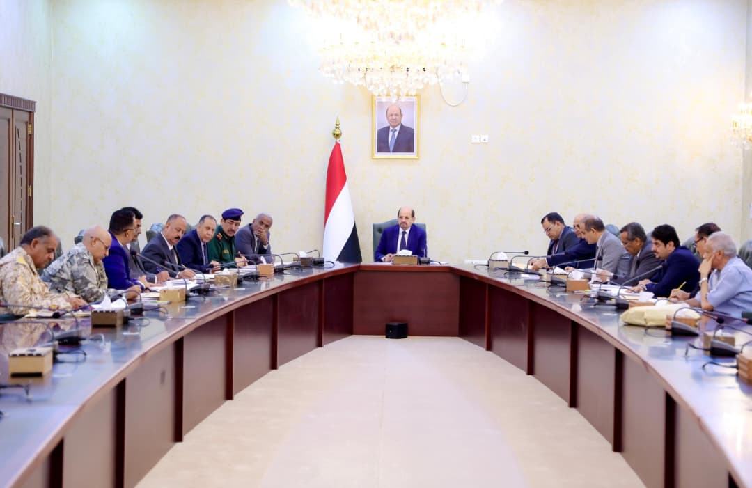 وكالة: رئيس الحكومة اليمنية يناقش تنفيذ القرار الرئاسي رقم 11 لعام 2025