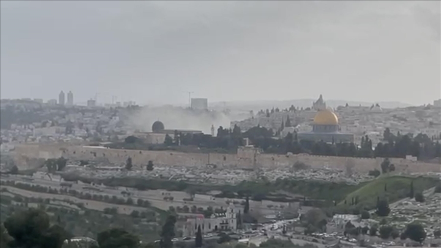 إصابة شخص بسقوط شظايا صاروخ إيراني قرب المسجد الأقصى بالقدس