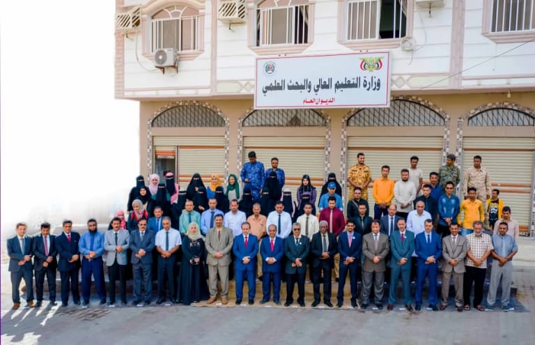 الحكومة اليمنية تبدأ إجراءات تحويل مستحقات الطلاب المبتعثين للربع الأول من العام 2025