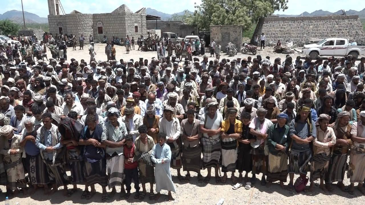 تعز.. تشييّع جثمان الشاب “برهان جابر” في الوازعية بعد تسليم المقاومة الوطنية 9 متهمين