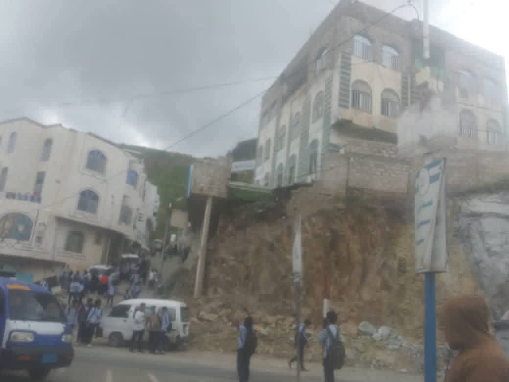 الدفاع المدني في تعز يصدر تحذيرات جديدة من مخاطر السيول ويدعو لاتخاذ إجراءات احترازية عاجلة