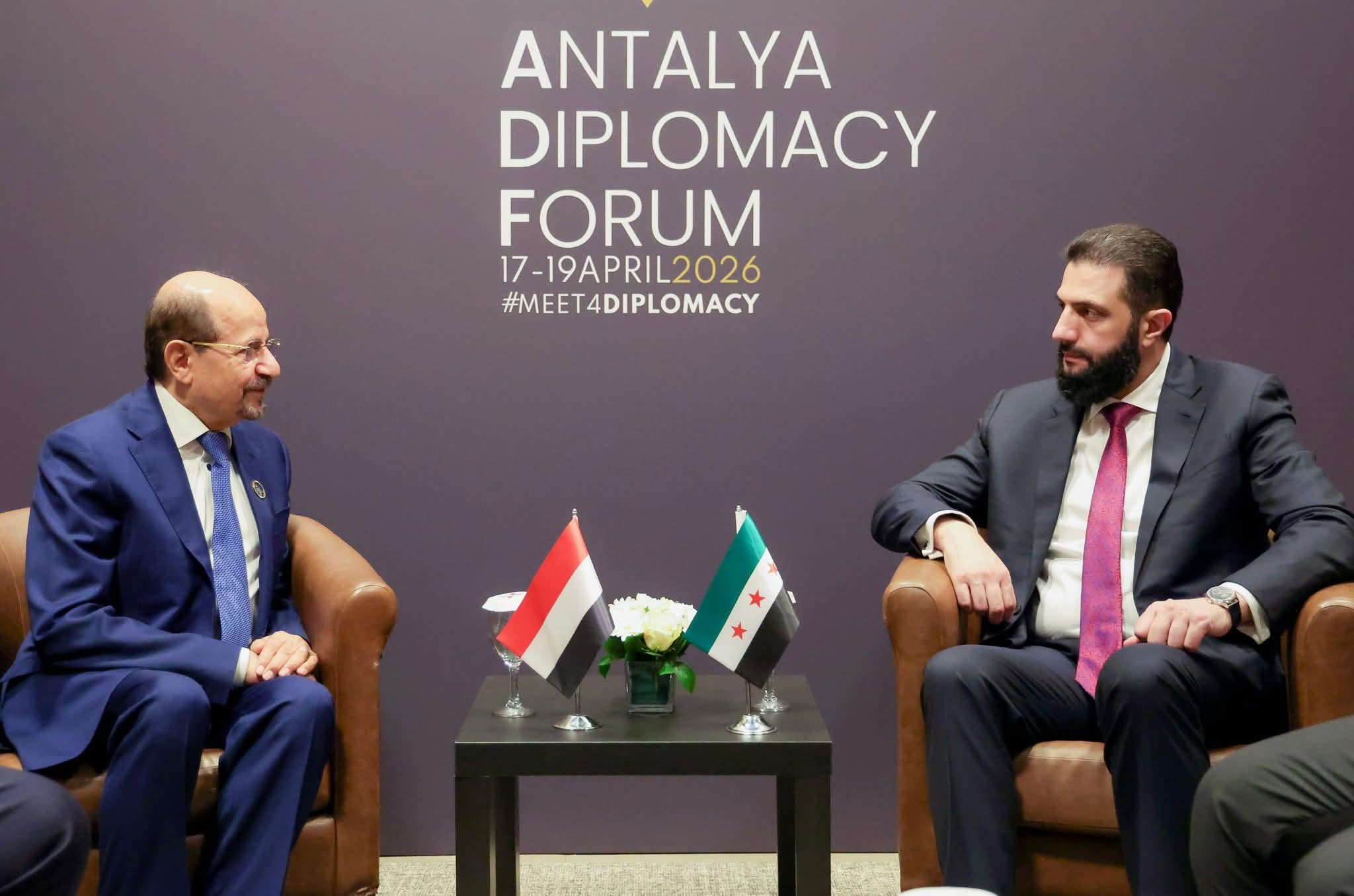 سبأ: رئيس الحكومة اليمنية يلتقي الرئيس السوري على هامش منتدى أنطاليا الدبلوماسي