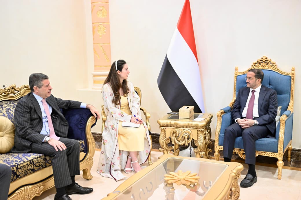 ميديا: سفير أمريكا يشيد بجهود الرئاسي اليمني في تطوير المؤسسات المدنية والأمنية