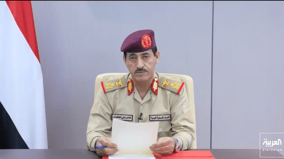 وزارة الدفاع اليمنية تعلن استهداف مدرج مطار صنعاء لمنع هبوط طائرة إيرانية وزارة الدفاع اليمنية تعلن استهداف مدرج مطار صنعاء لمنع هبوط طائرة إيرانية