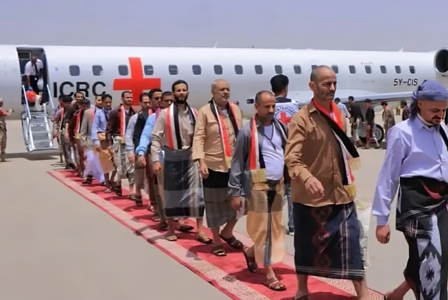 اللجنة الدولية للصليب الأحمر نحن على أهبة الاستعداد لنقل الأسرى اللجنة الدولية للصليب الأحمر نحن على أهبة الاستعداد لنقل الأسرى