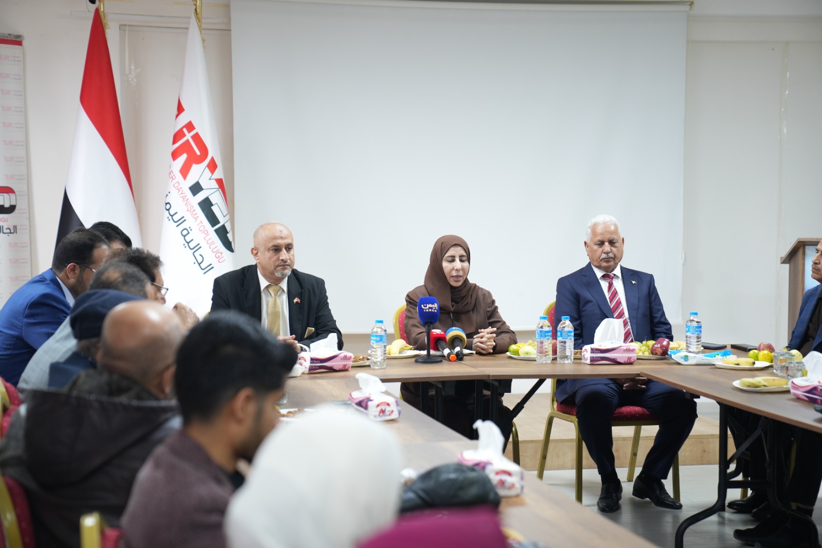 اسطنبول.. “الزوبة” تناقش مع قيادات الجالية تعزيز حضور القضية اليمنية دولياً